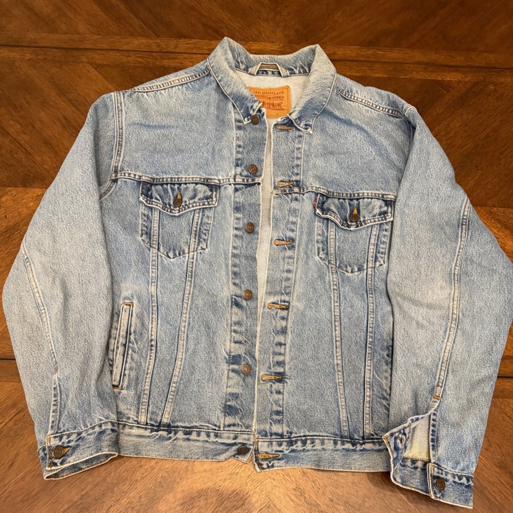 Levis 70507-0389 Denim Trucker Jacket Mens XL Light Wash Blue Jean Jacket